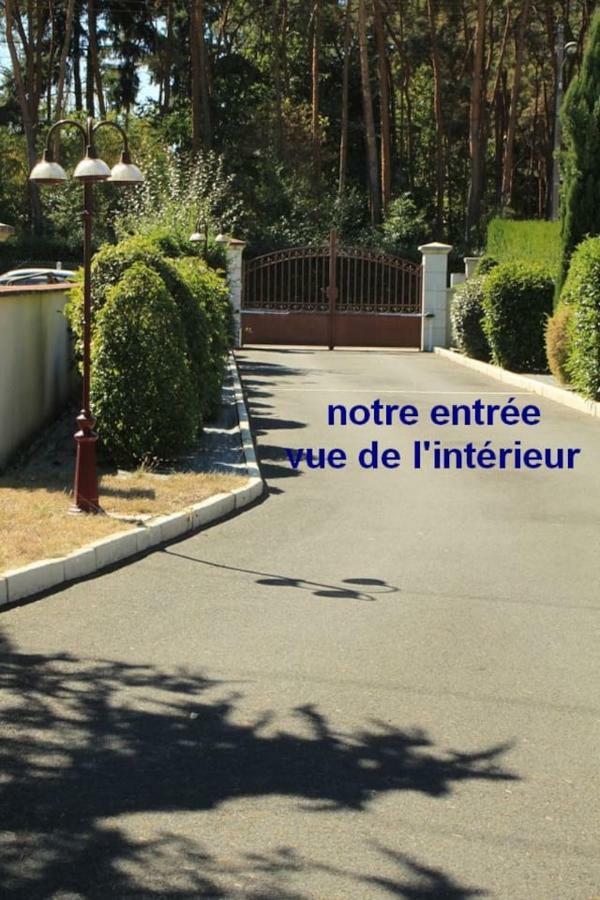 Logement Entre Chambord Et Le Zoo De Beauval Appartamento Contres  Esterno foto